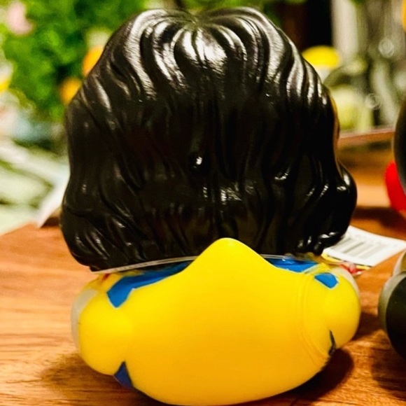 NEW Disney Official Duckz Wonder Woman Duck Collectible - Picture 4 of 9